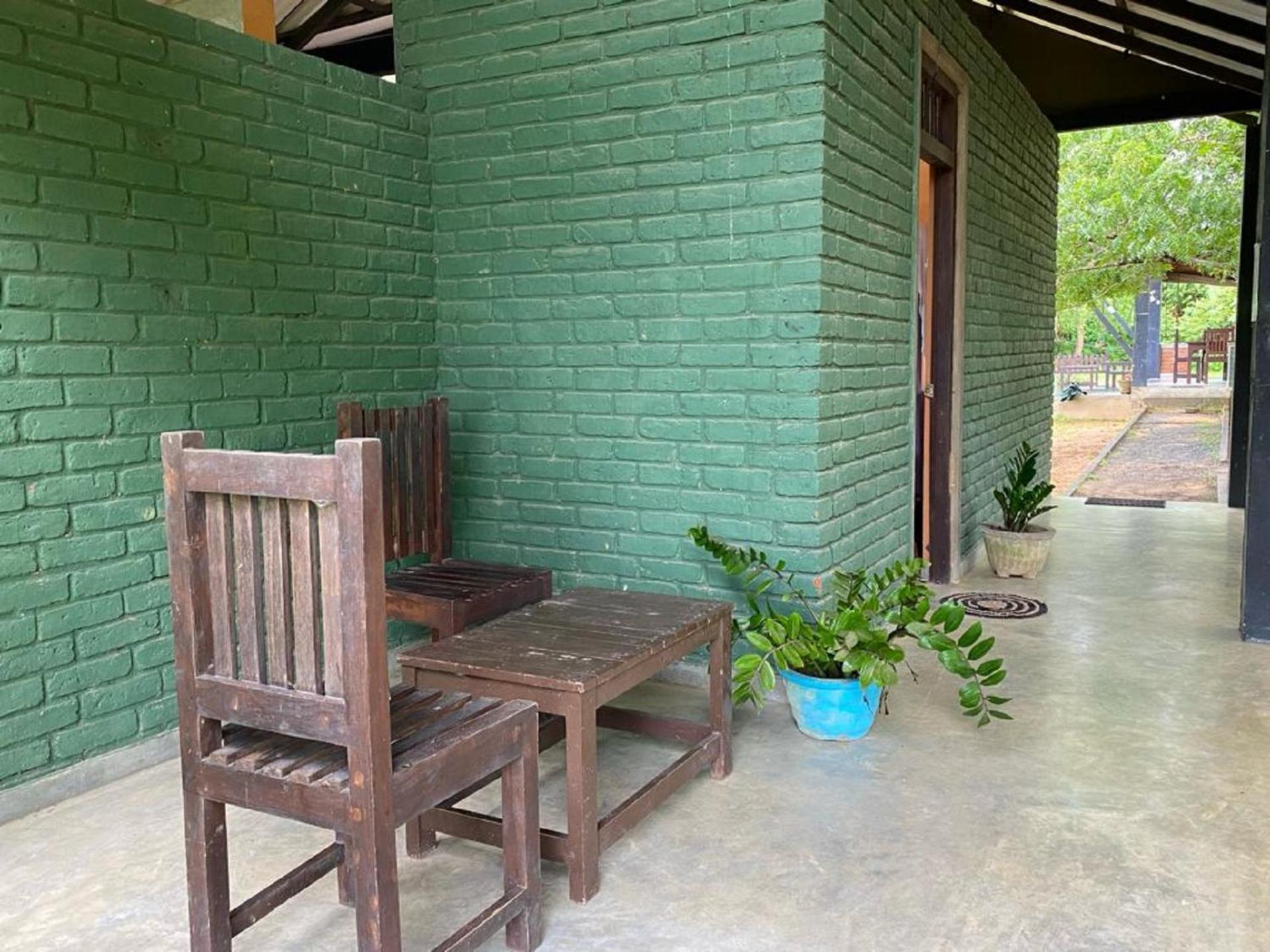 Yala Ying Yang Hostel & Camping Екстериор снимка