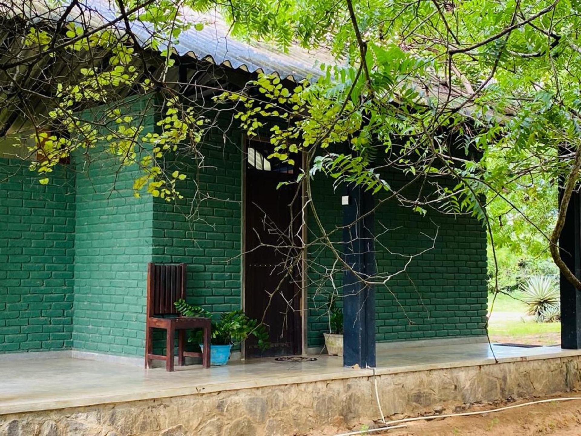 Yala Ying Yang Hostel & Camping Екстериор снимка