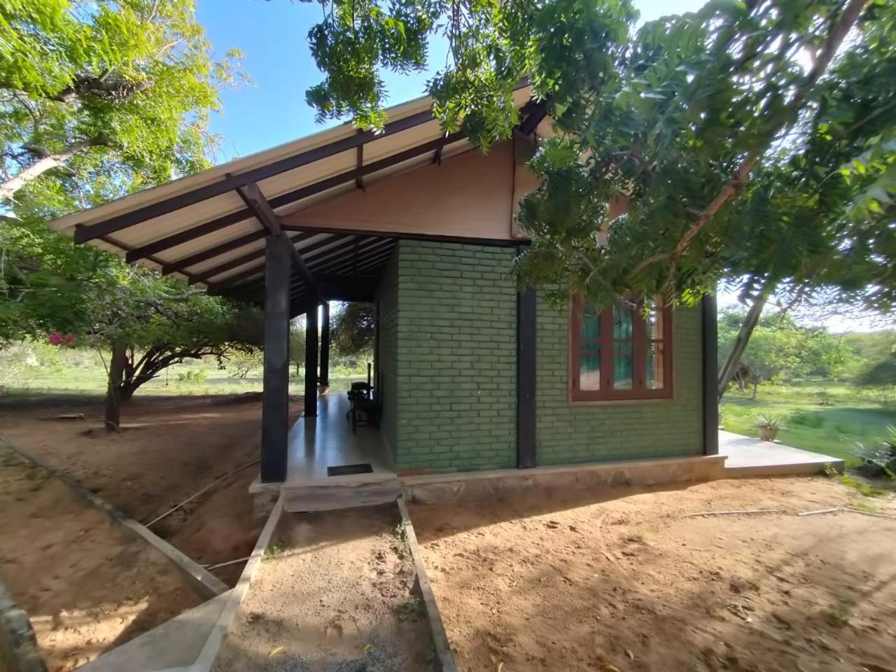 Yala Ying Yang Hostel & Camping Екстериор снимка